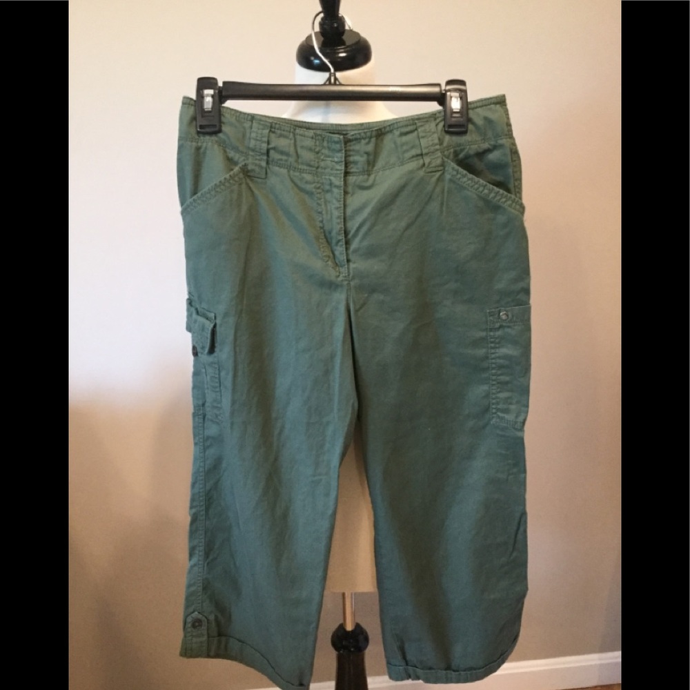 Larry Levine Size 8 green cargo pants